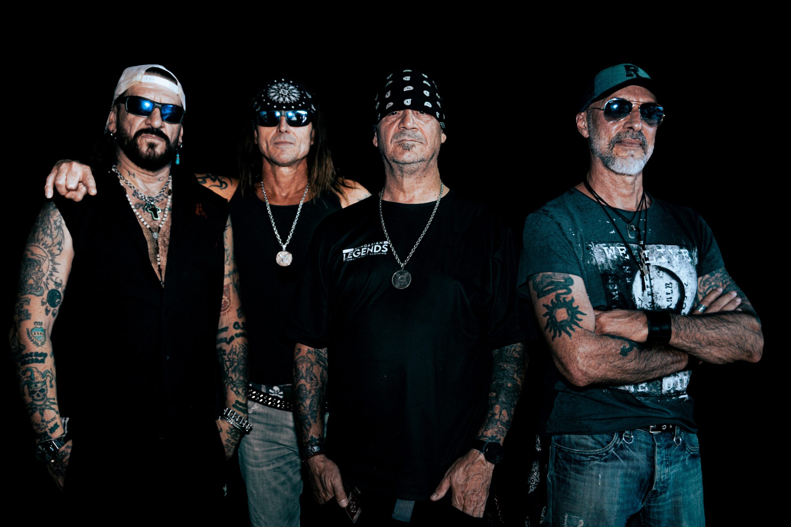 Sex Action - 10 év után hozott ki új dalt a veterán hazai dirty rock n' roll zenekar: 'Nem kapnak el'